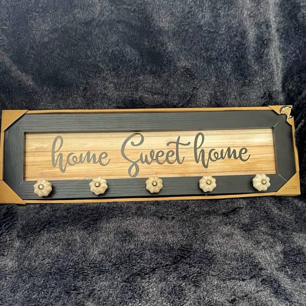 Wall Sign With 5 Hooks: Home Sweet Home